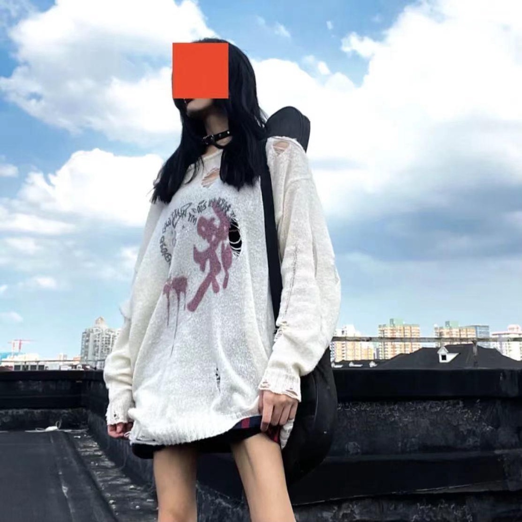 Áo Sweater tay dài cổ tròn rách lỗ Y2k hình trái tim Graffiti