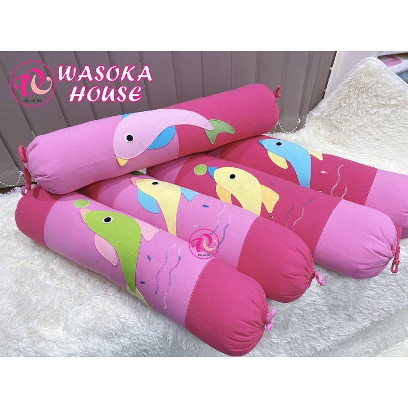 Gối ôm cho bé dài 70cm, vải cotton cara mềm mại thoáng mát, họa tiết đắp hình cá đáng yêu, phù hợp cho bé từ 1 tuổi