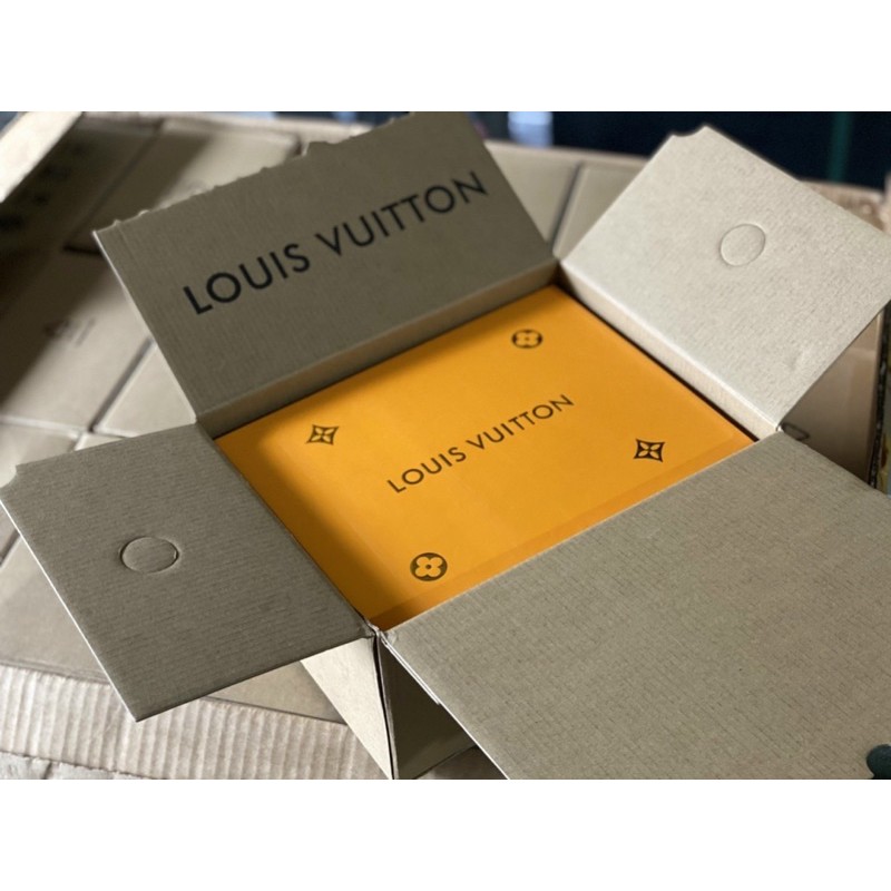 Cốp LV Vanity dây da đan xích fullbox vip nam châm nguyên seal