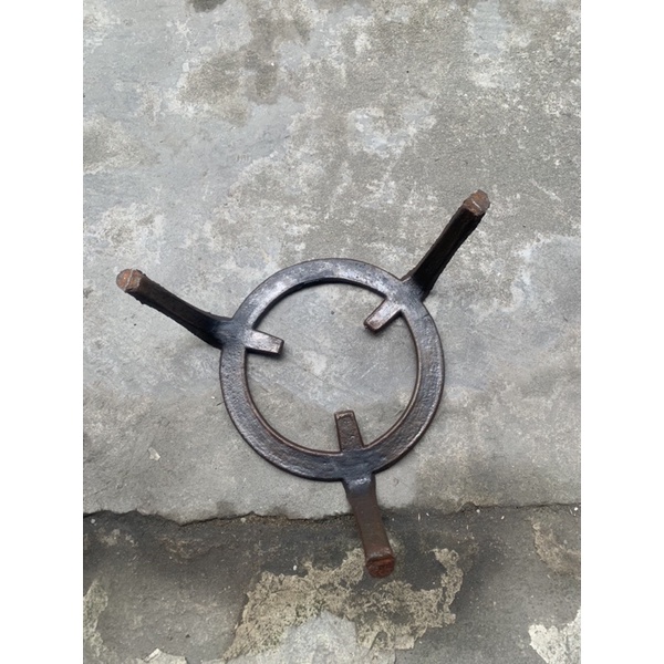 Kiềng 3 chân bằng gang