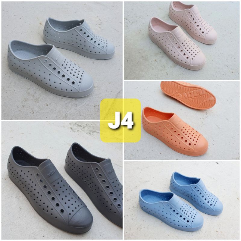 Giày nhựa Native J1 đến J6 đi mưa vô tư