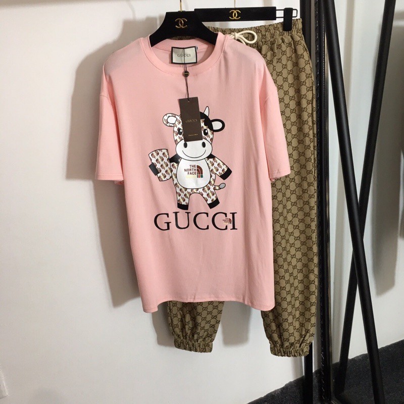 Set áo thun bò sữa kết hợp với quần bó gấu thời trang cao cấp Gucci GG GC