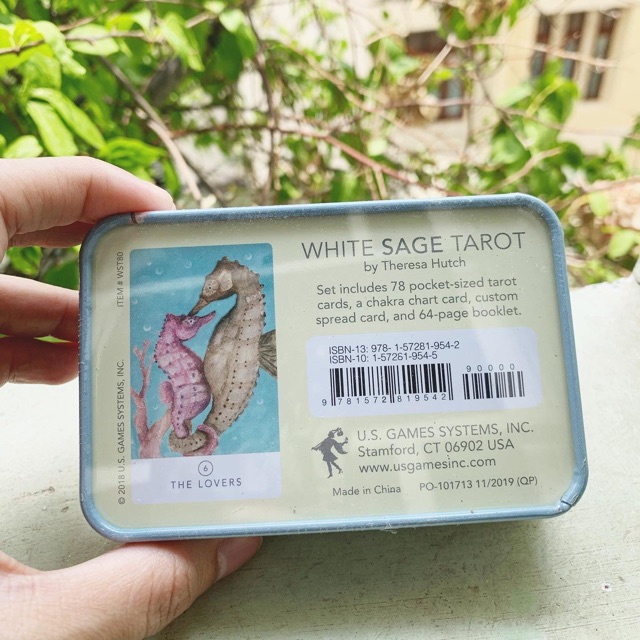 WHITE SAGE TAROT Bộ bài pocket size hộp thiếc - Mang hình ảnh cũng những loài thú siêu cấp đáng yêu