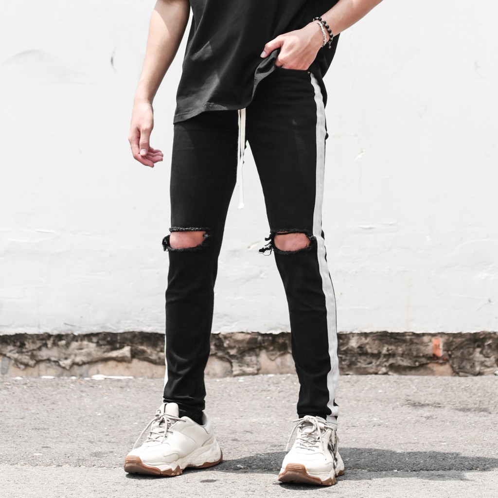 Quần Skinny Jeans Nam-Màu Đen-Rách Gối-1 Sọc Trắng-Chất Liệu Cotton Co Giãn-Ống Đứng Dáng-Ống Ôm Chân Chuẩn Skinny