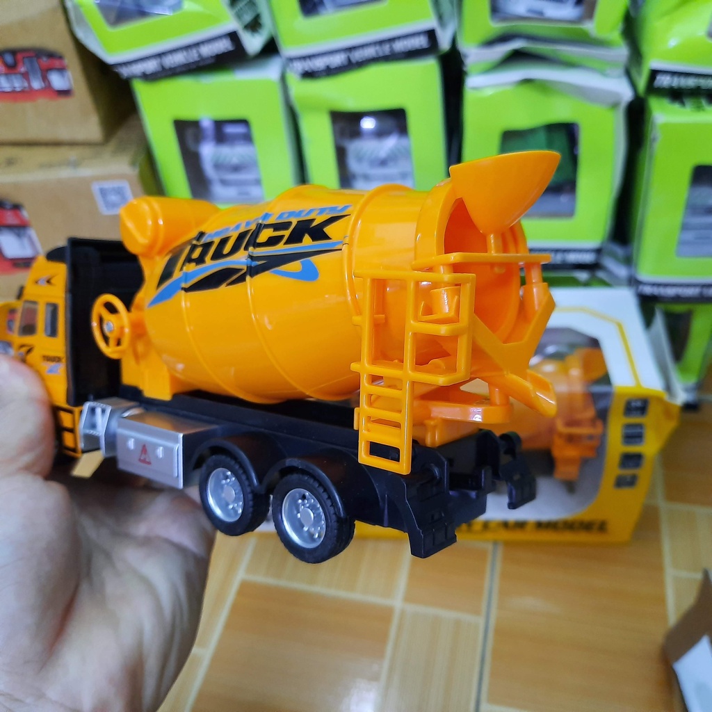 Mô hình xe trộn bê tông đồ chơi trẻ em tỉ lệ 1:38 đầu xe bằng kim loại