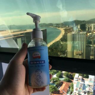 Sữa tắm thảo dược mẹ và bé