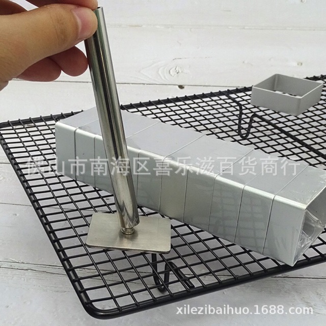 10 khuôn bánh dứa và 1 bộ cây nhấn