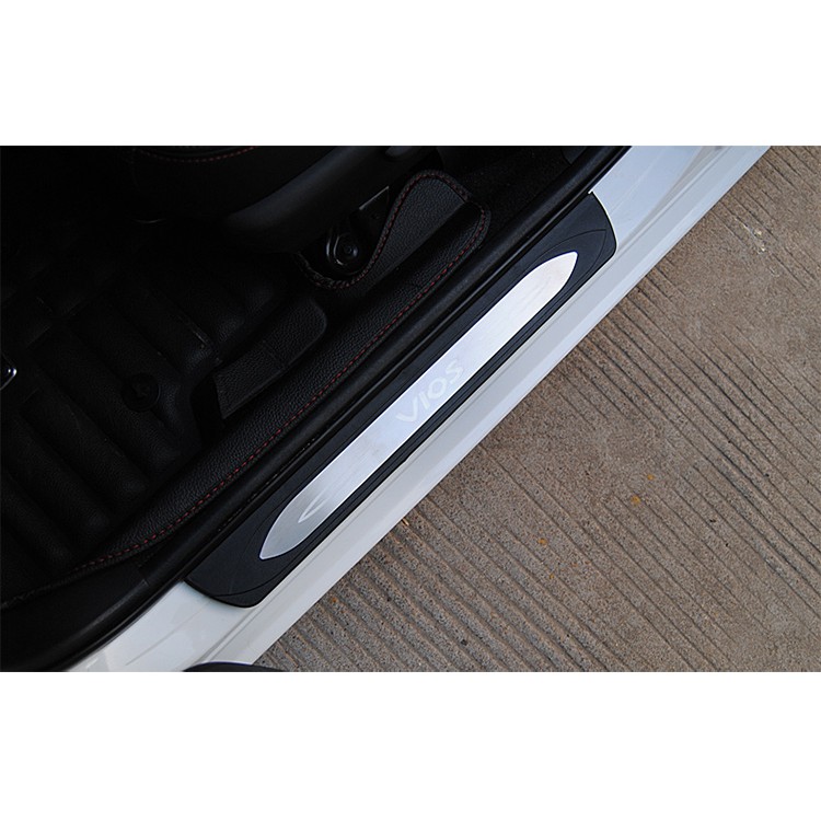 Bộ 4 ốp bậc ngoài Vios 2014-2020 mẫu đen đẹp