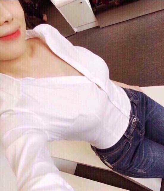 Áo sơ mi cổ V