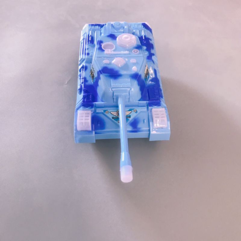 Xe tăng pin có đèn và nhạc