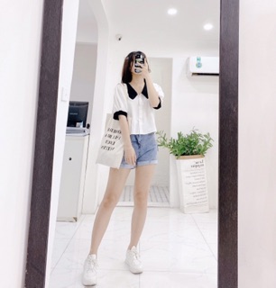Croptop viền cổ trắng / đen