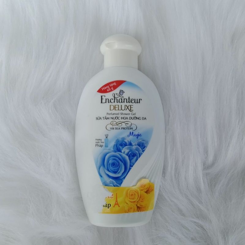 Sữa Tắm Trắng Và Dưỡng Ẩm Enchanteur Charming chai 100ml
