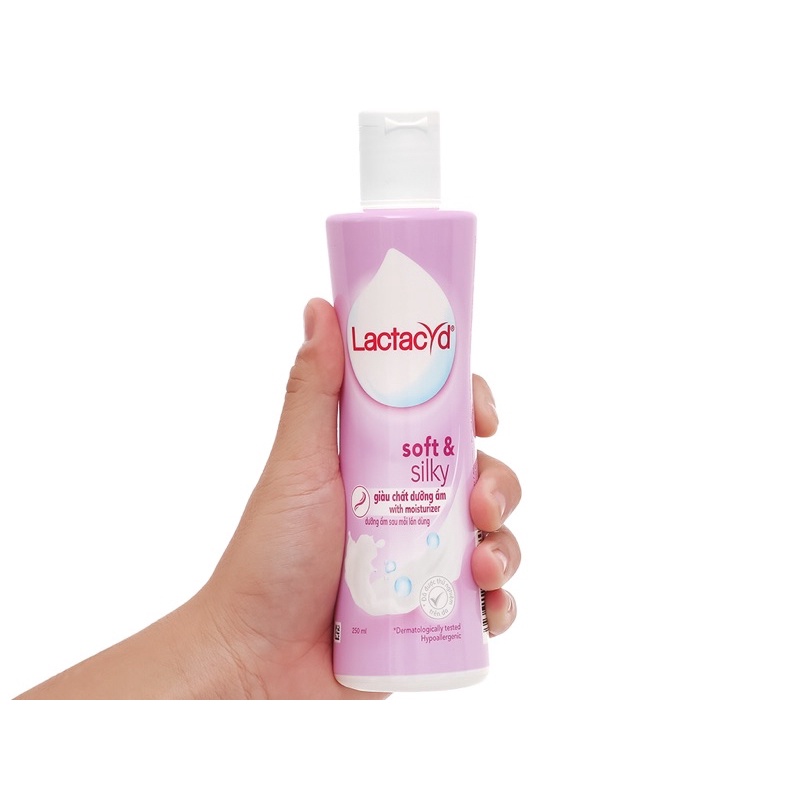 Dung Dịch Vệ Sinh Phụ Nữ Lactacyd Soft &amp; Silky Moisturizing Daiy Feminine Wash 150ml - 250ml