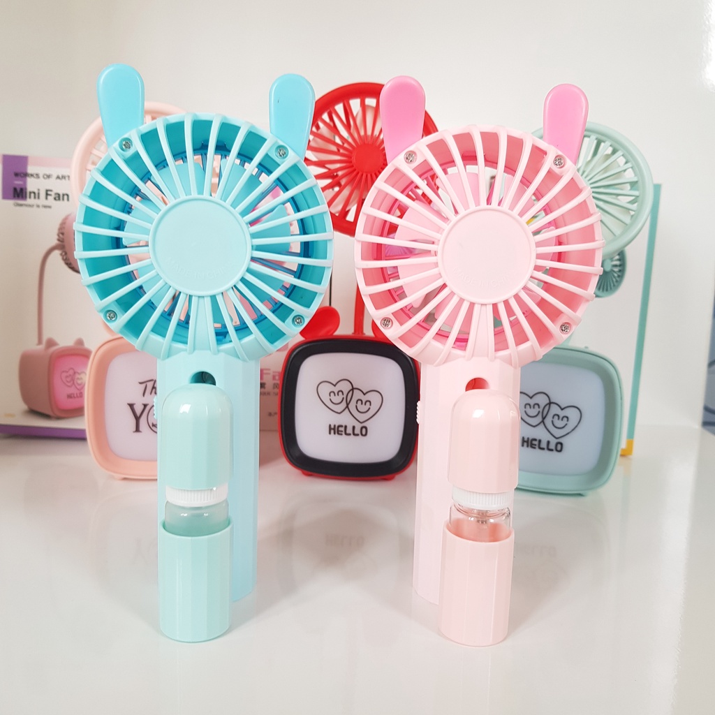Quạt Tích Điện Phun Sương Cầm Tay Siêu Mát