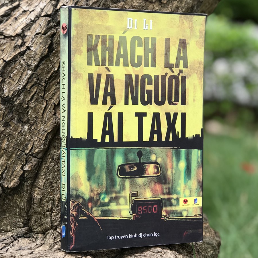 Sách - Khách Lạ Và Người Lái Taxi