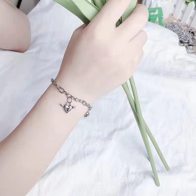 Vòng tay cặp đôi DODDER màu bạc phối mặt phụ kiện nam châm thời trang
