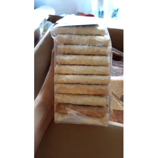 Bánh quế ống ăn kem trang trí kem