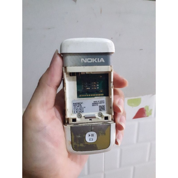 Điện thoại cũ cổ hiếm Nokia 5700 lên nguồn, màn khá, bán xác