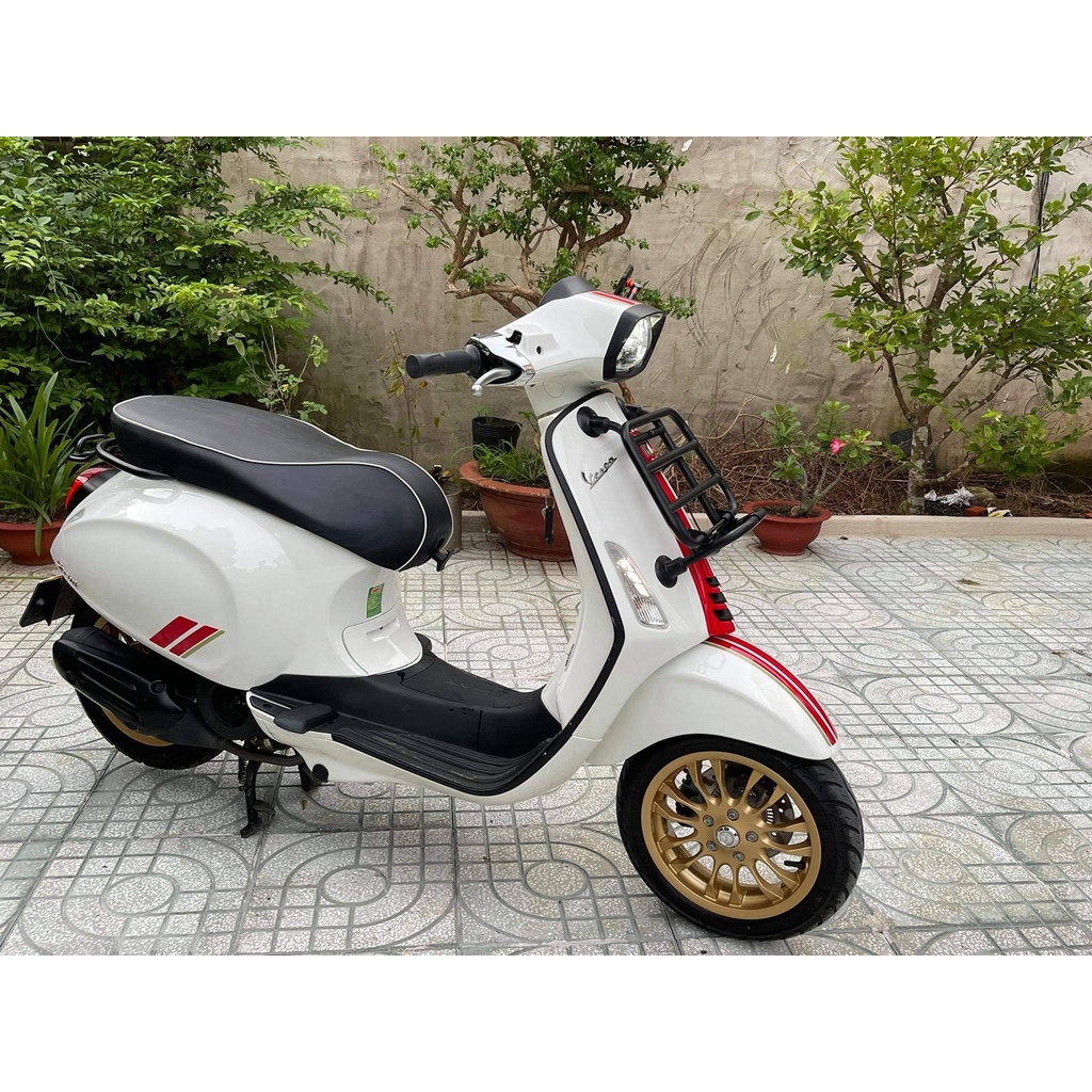 Baga trước Vespa Sprint, Primavera