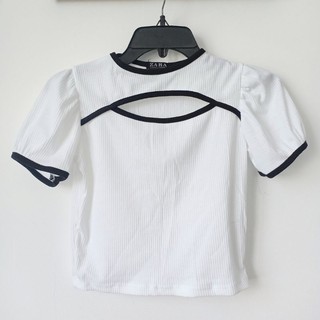 áo croptop khoét ngực tay phồng