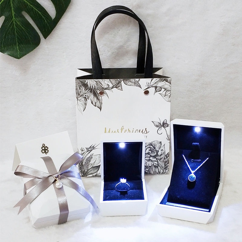 Hộp quà đựng trang sức có đèn LED sáng tạo