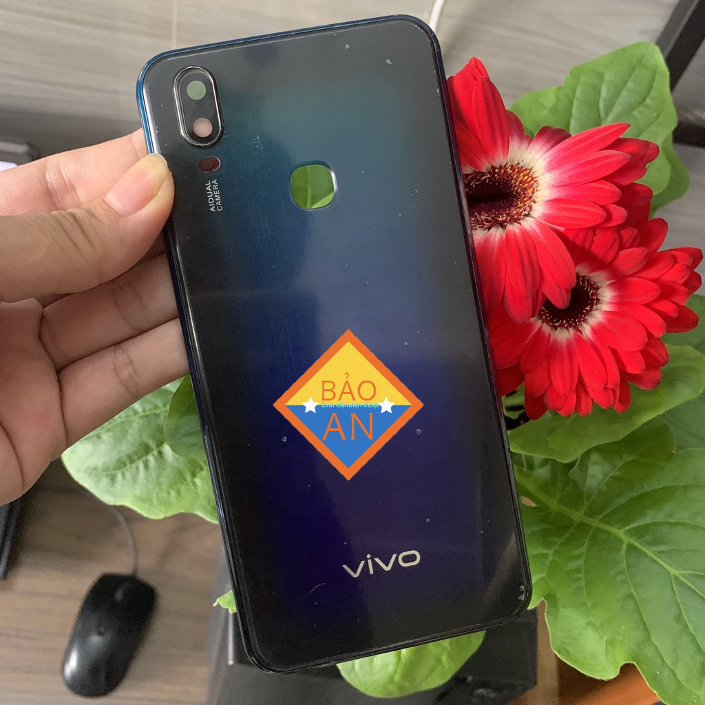 Lưng vỏ vi vo Y11 -zin gồn lưng ,kính cam ,nút bấn