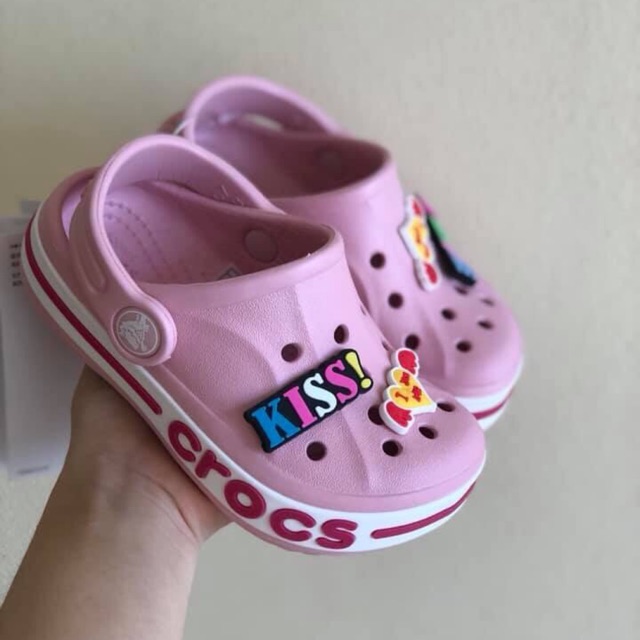 Dép Sục Cá Sấu Duet Tặng 6 Sticker