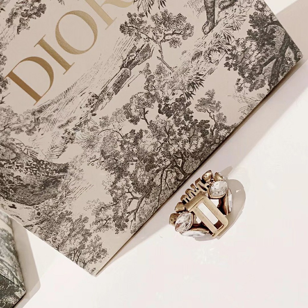 Đồng Hồ Thời Trang Dior Phong Cách Retro