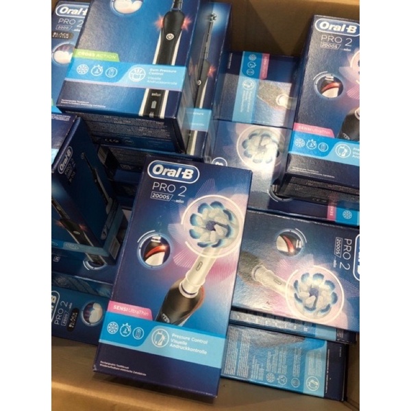 { Hàng Pháp } - Bàn chải đánh răng điện Oral-B Pro 2 2000S