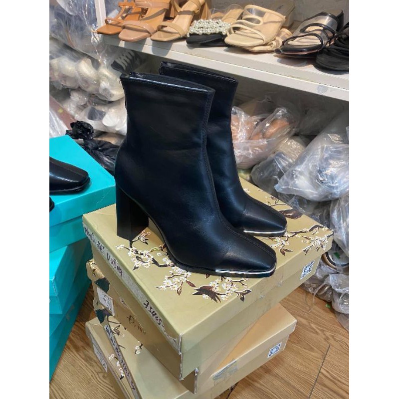 boot gót vuông hộp hoa đào mũi kim loại | BigBuy360 - bigbuy360.vn