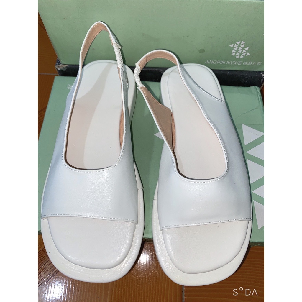 Xăng đan cao su đế dày thời trang dành cho nữ