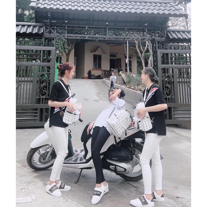 Áo Phông Vạch Chéo Cổ Tròn