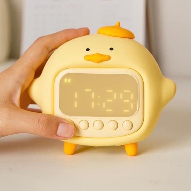 Đồng hồ có đèn ngủ gà con vàng đội mũ nghệ sĩ dễ thương có hẹn giờ bác thức