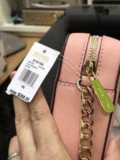 Túi Michael Kors màu hồng