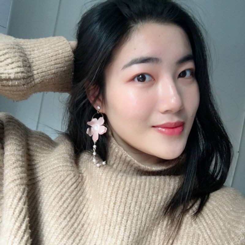 khuyên tai hoa hồng