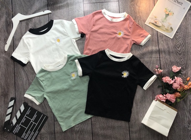Áo croptop thêu hoa cúc