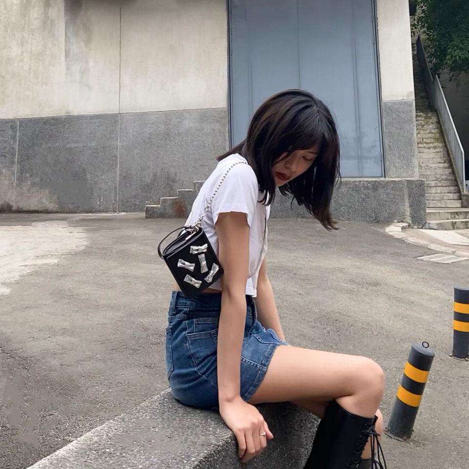 Happy/h Túi đeo chéo vai trang trí hình bướm màu đen và bạc thời trang mùa hè 15