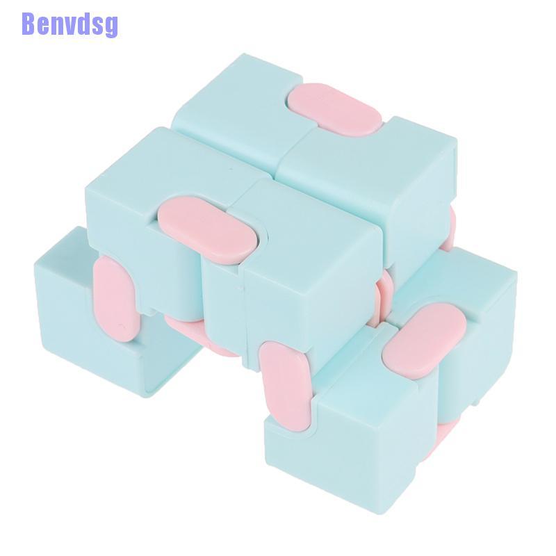 Đồ Chơi Khối Rubik Giảm Căng Thẳng
