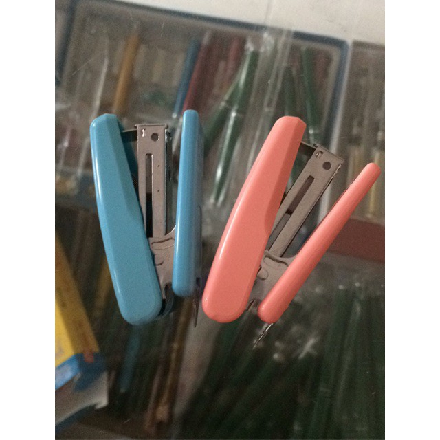 Dập Ghim Mini 😍FREESHIP😍 Bấm Kim Mini Deli 0222