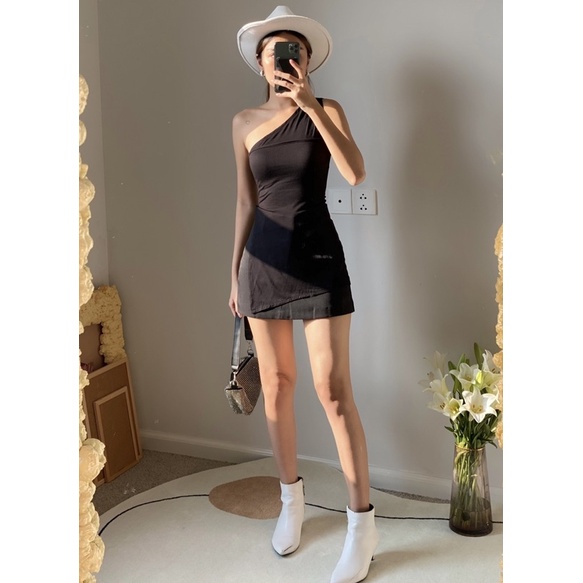 áo thun lệch vai xẻ bên