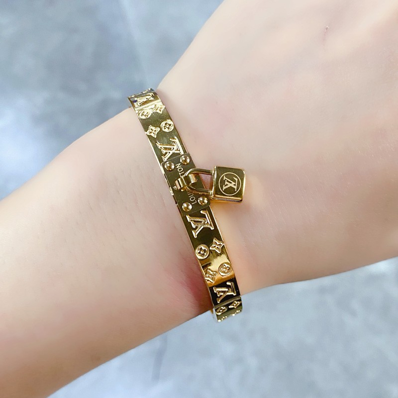 Vòng Đeo Tay Bằng Thép Titan Mạ Vàng 18K Thời Trang Cao Cấp Cho Nữ
