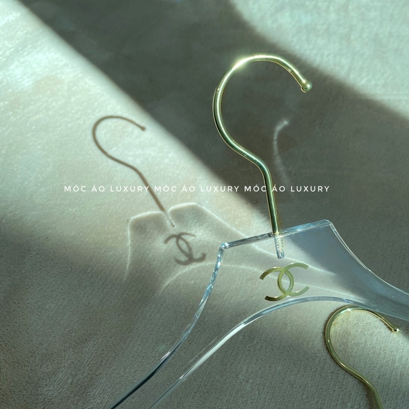 Móc Áo Logo Mika Luxury
