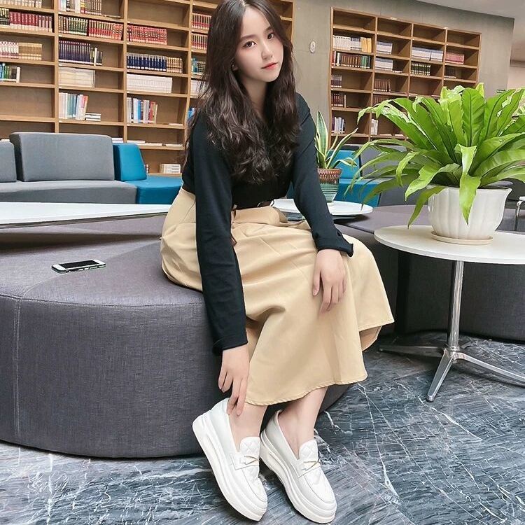 Giày Lười Màu Trắng Thiết Kế Mới Thời Trang Mùa Xuân 2021 Dành Cho Nữ