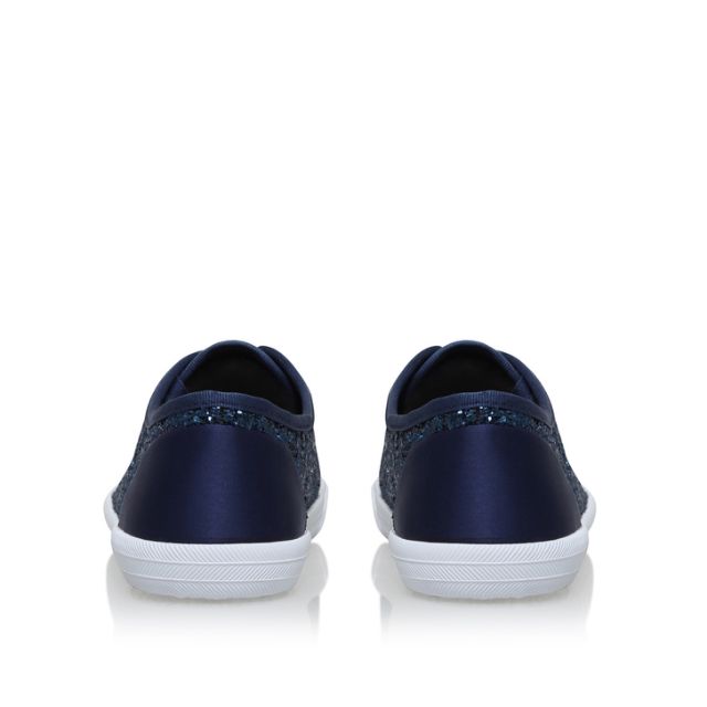 Giày sneaker xuất xịn