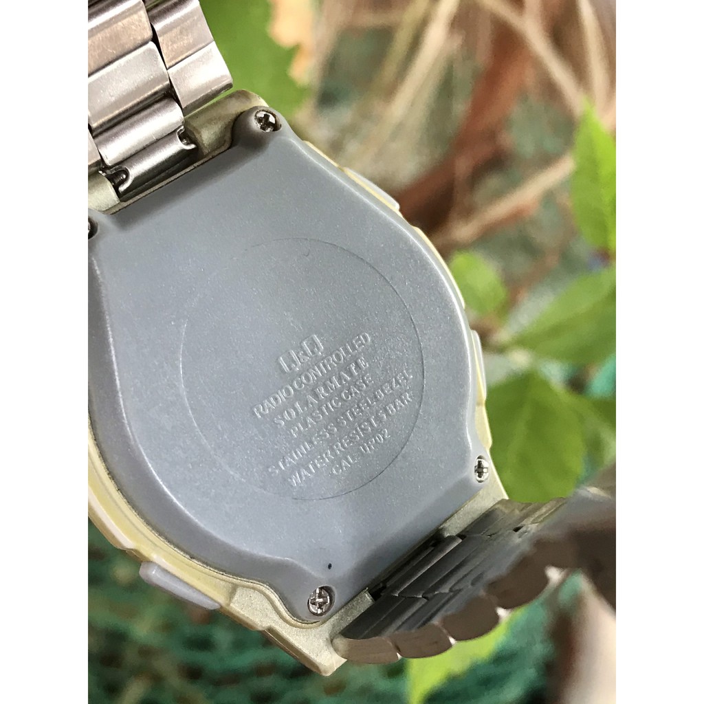 Đồng hồ nam Q&Q Pin , 1 lich, mặt số học trò, kim dạ quang, dây kim loại - của Nhật