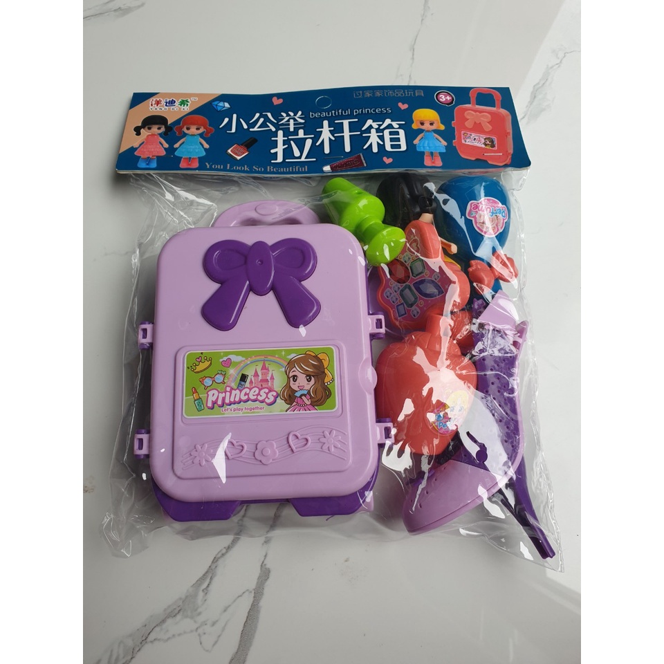 Đồ chơi búp bê kèm vali kéo chứa phụ kiện trang điểm và chiếc giày xinh xắn