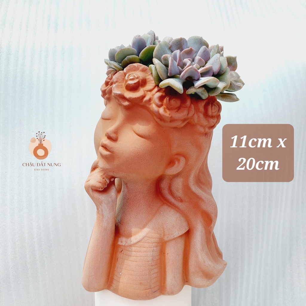 Chậu đất nung, Chậu sen đá, cô gái Lisa, miệng chậu 11cm, chiều cao 20cm