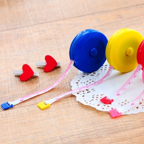 Thước dây đo eo rút tự động cuộn tròn cho bạn nữ dài 1.5m màu xanh đỏ hồng
