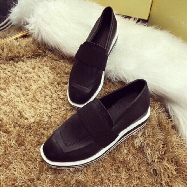 Giày slip on nữ