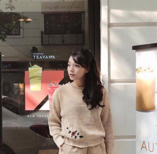 Áo len thêu bo gấu